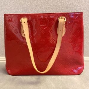 Almost like new LV patent leather handbag